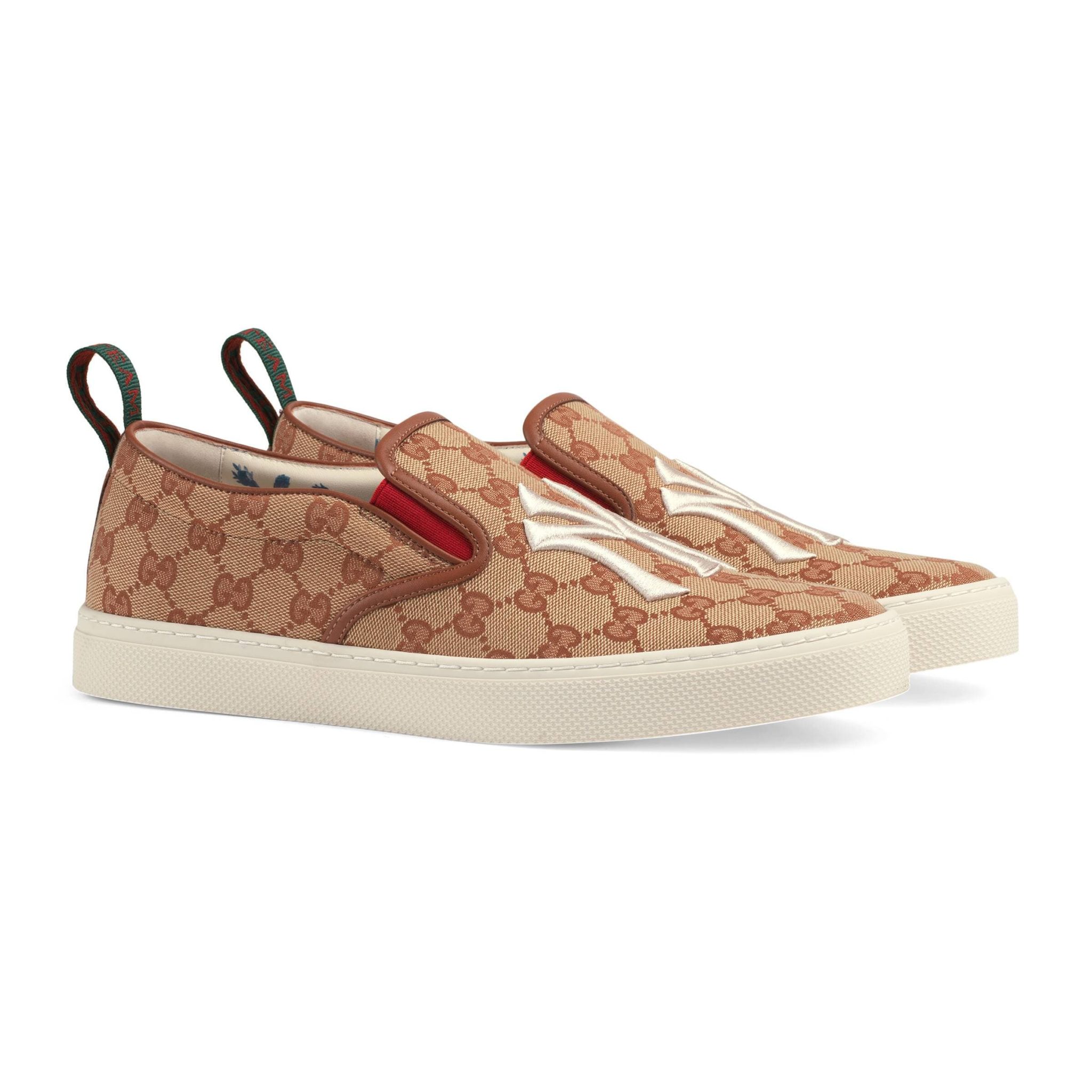 woocommerce-673321-2209615.cloudwaysapps.com-gucci-mens-beige-gg-canvas-ny-yankees-patch-slip-on-sneakers