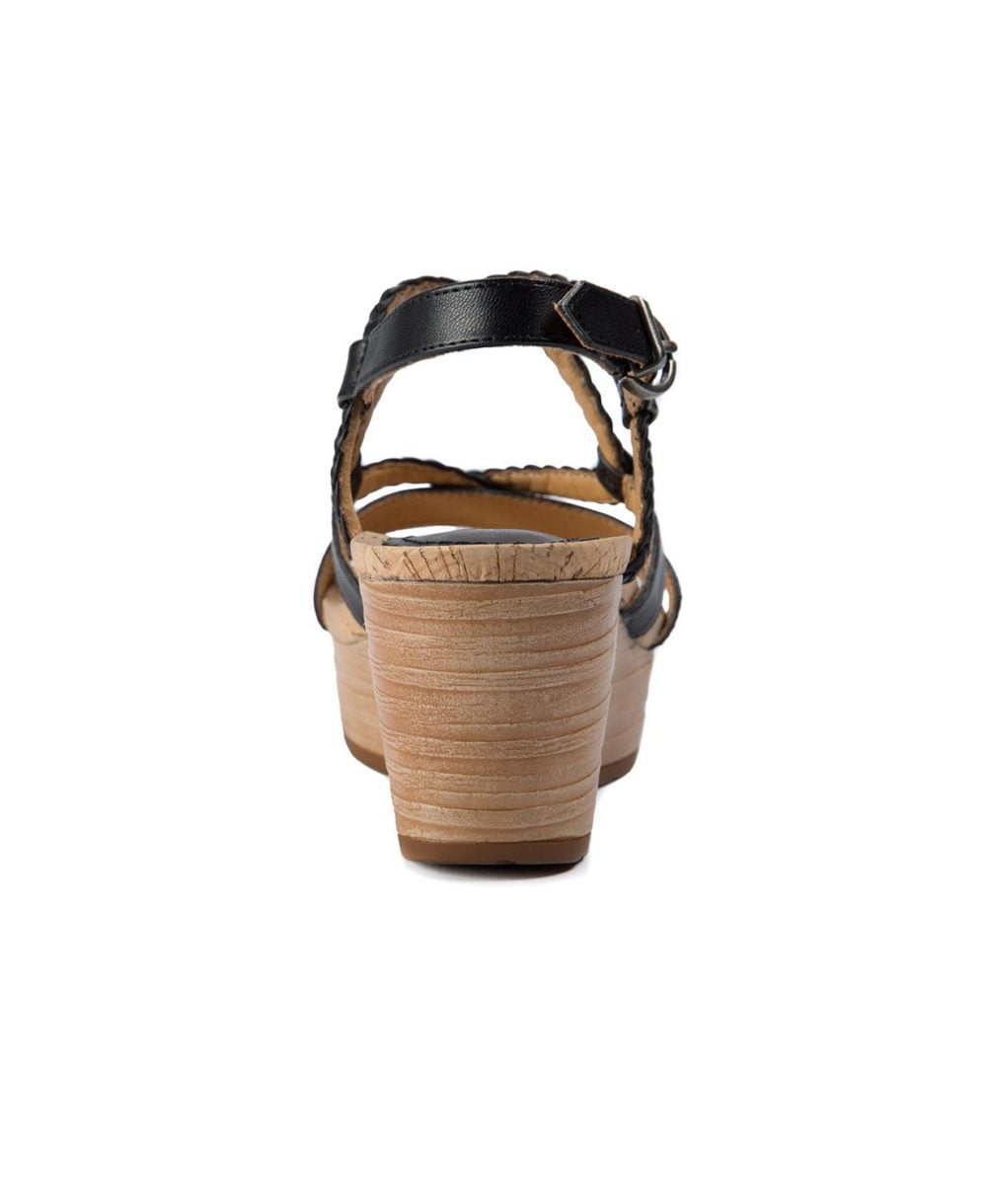 www.couturepoint.com-baretraps-womens-black-mairi-wedge-sandals