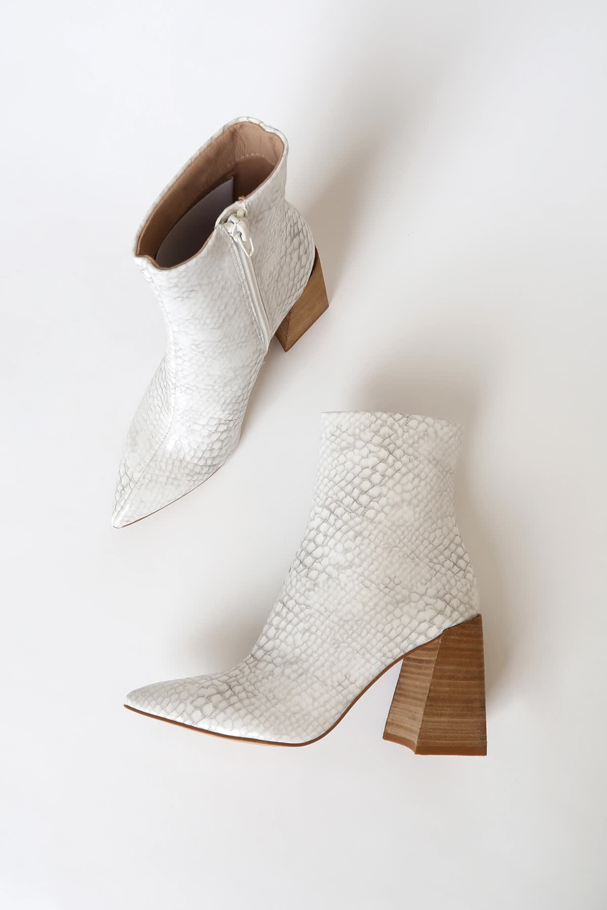 www.couturepoint.com-steve-madden-womens-white-grey-snake-print-envied-block-heel-booties